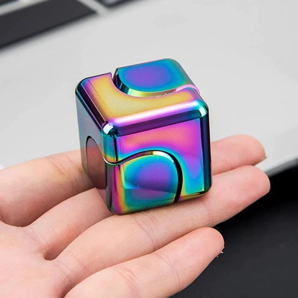 "Fidget cube" suktukas